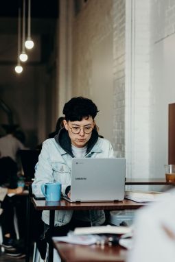 The hardworking cafe-goer