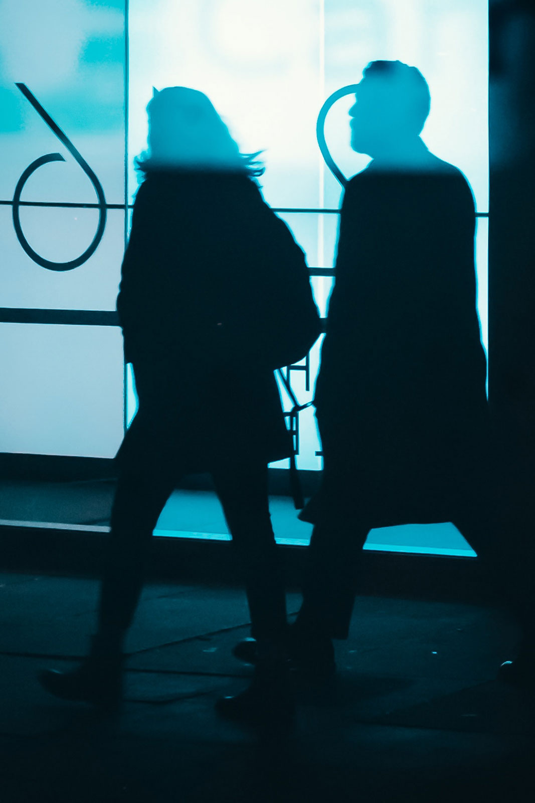 Generic couple silhouette	