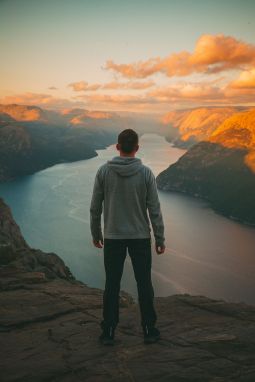 Young adult traveling to Australia